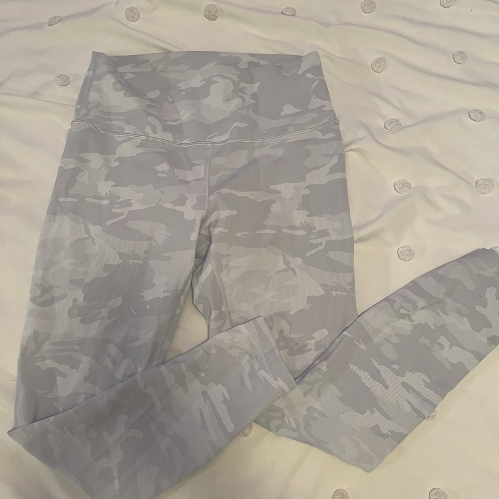 Lululemon white camo wonder under leggings!! size 10!